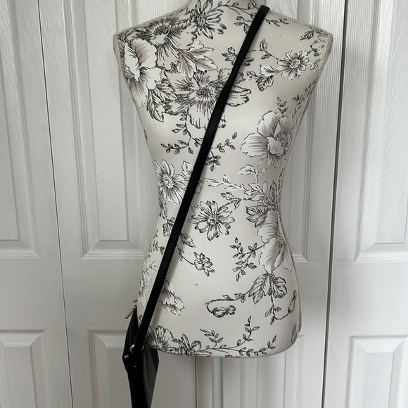 Michael Kors Crossbody - Picture 4 of 5